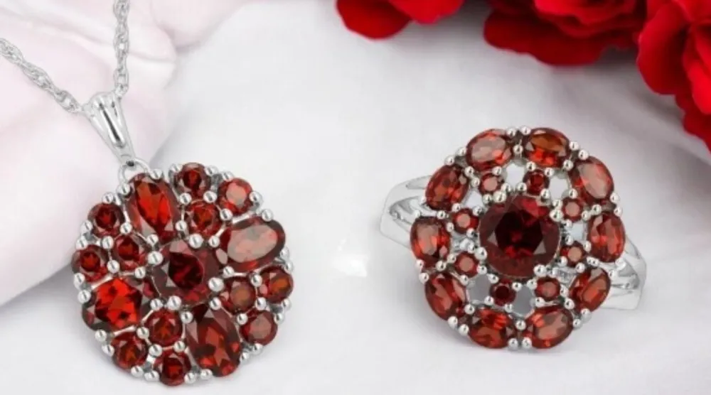 Color Craft Inc Garnet Cluster Necklace