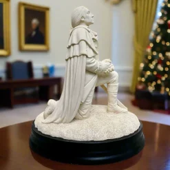 DESIGN MASTER ASSOCIATES General George Washington Prayer Sculpture