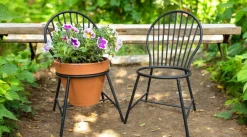 DESIGN MASTER ASSOCIATES Mount Vernon Windsor Chair Planter