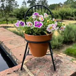 DESIGN MASTER ASSOCIATES Mount Vernon Windsor Chair Planter