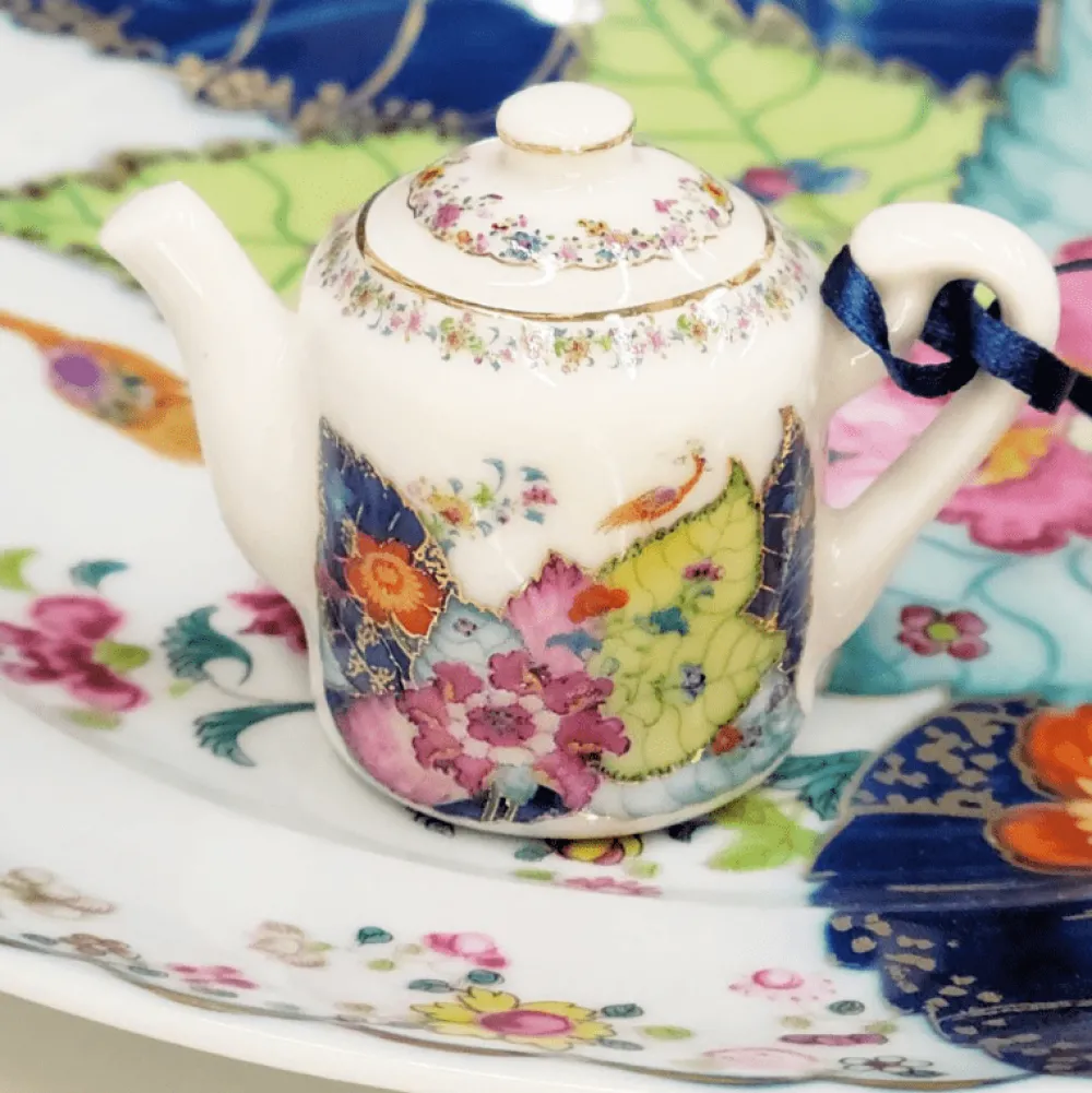 DESIGN MASTER ASSOCIATES Tobacco Leaf Teapot Ornament