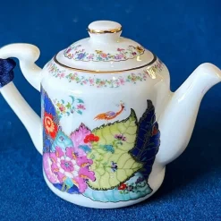 DESIGN MASTER ASSOCIATES Tobacco Leaf Teapot Ornament