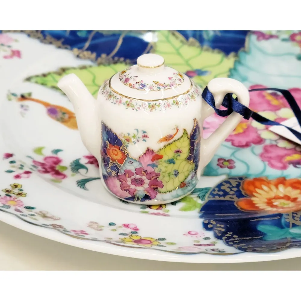 DESIGN MASTER ASSOCIATES Tobacco Leaf Teapot Ornament